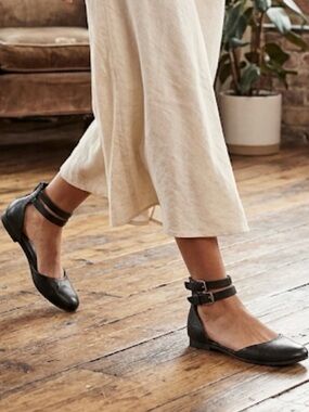FRYE Black Ankle Strap Shoes